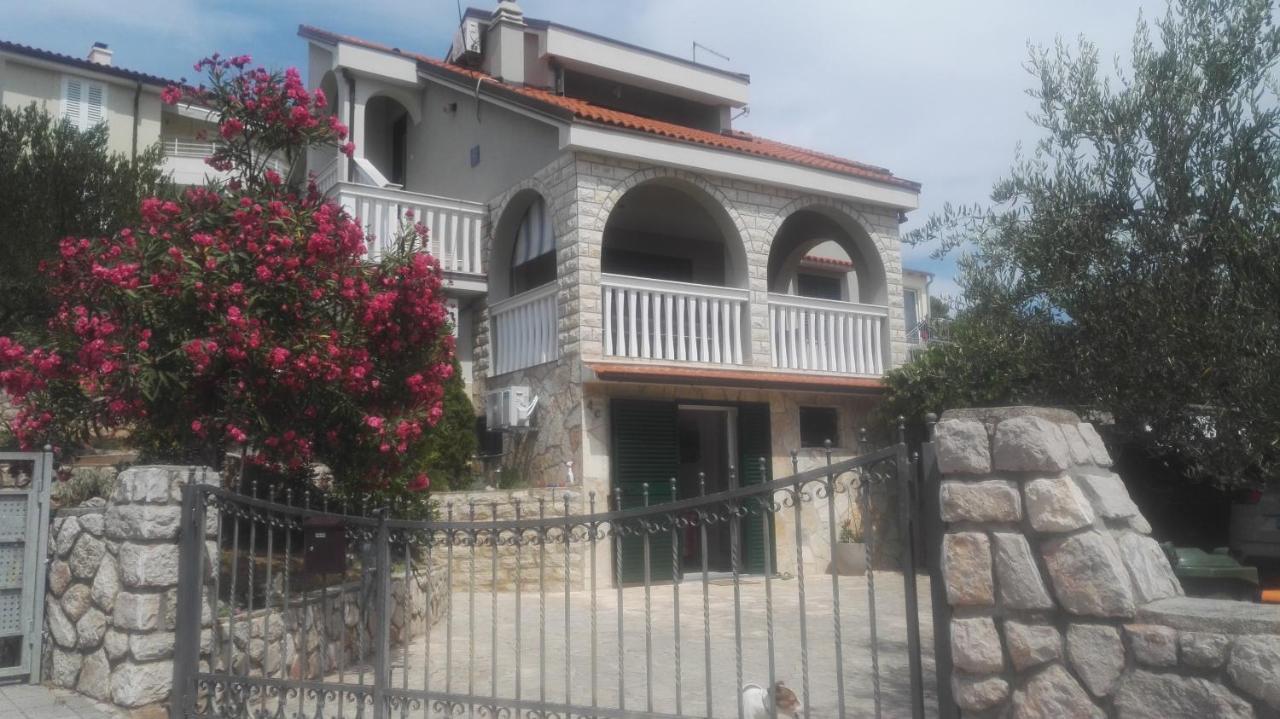 Apartmani Latin Jezera Esterno foto