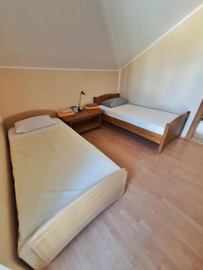 Apartmani Latin Jezera Esterno foto