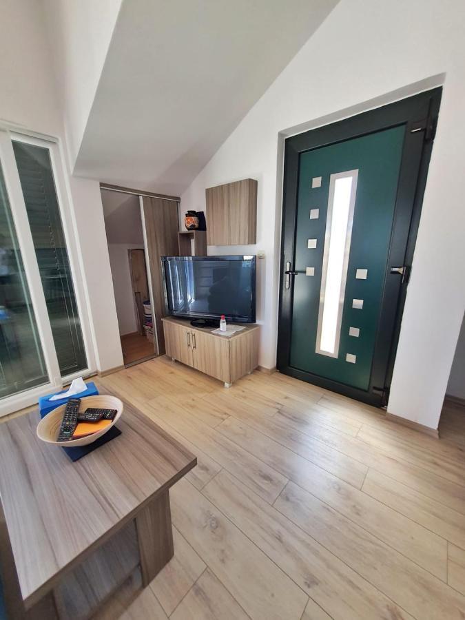 Apartmani Latin Jezera Esterno foto