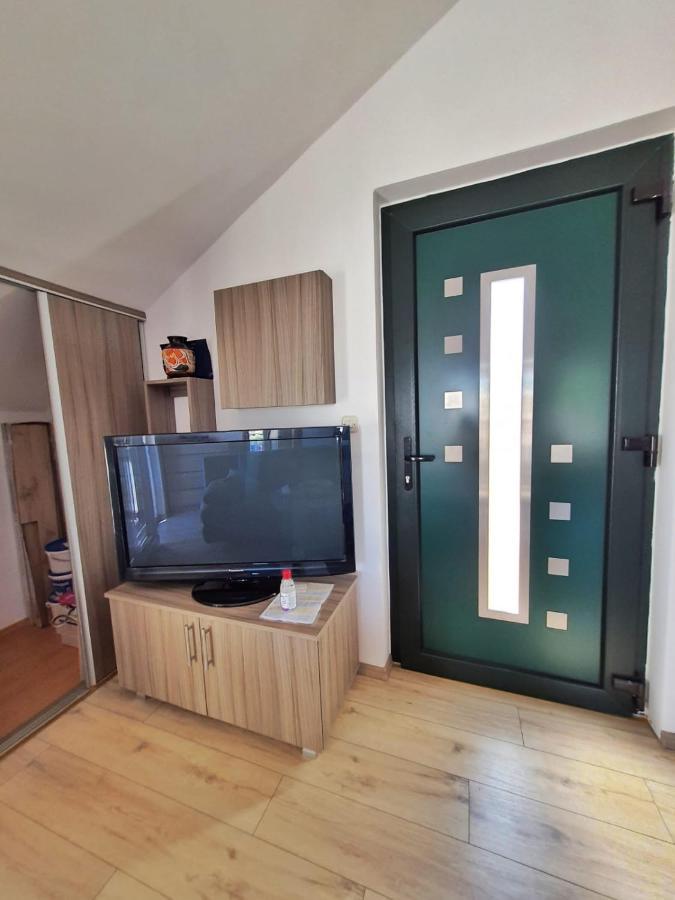 Apartmani Latin Jezera Esterno foto