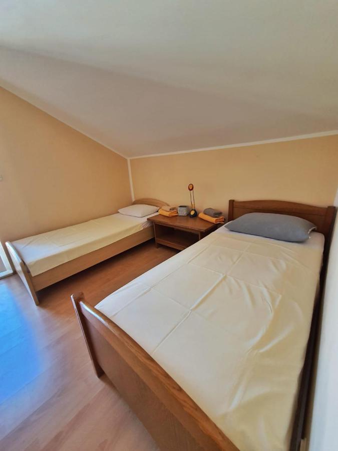 Apartmani Latin Jezera Esterno foto